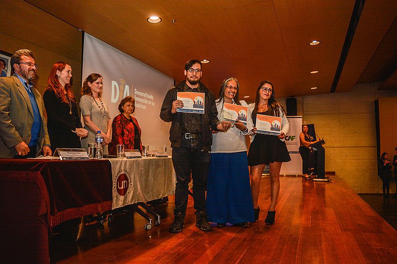LabPazUNAL's tweet photo. #LabPazDIA Compartimos con ustedes una nota sobre lo que pasó en el evento de presentación de resultados del Laboratorio de Innovación para la Paz. https://t.co/79WTZe0hv0 https://t.co/XswNWKr7mr