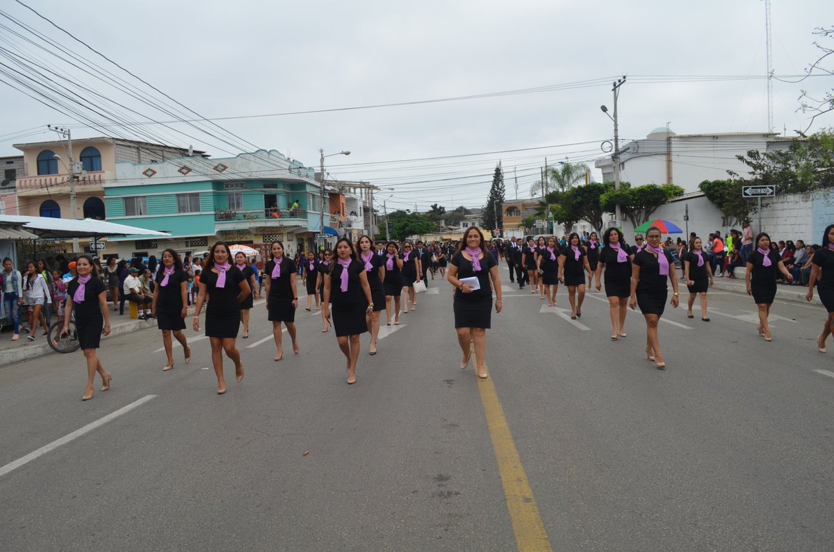PicoPesantes's tweet photo. DESFILE #SantaElena  491 años del Descubrimiento de la Península de Santa Elena
Banda Musical "UE Valdivia"
Funcionarios del Distrito https://t.co/Wfz9i1h4qR