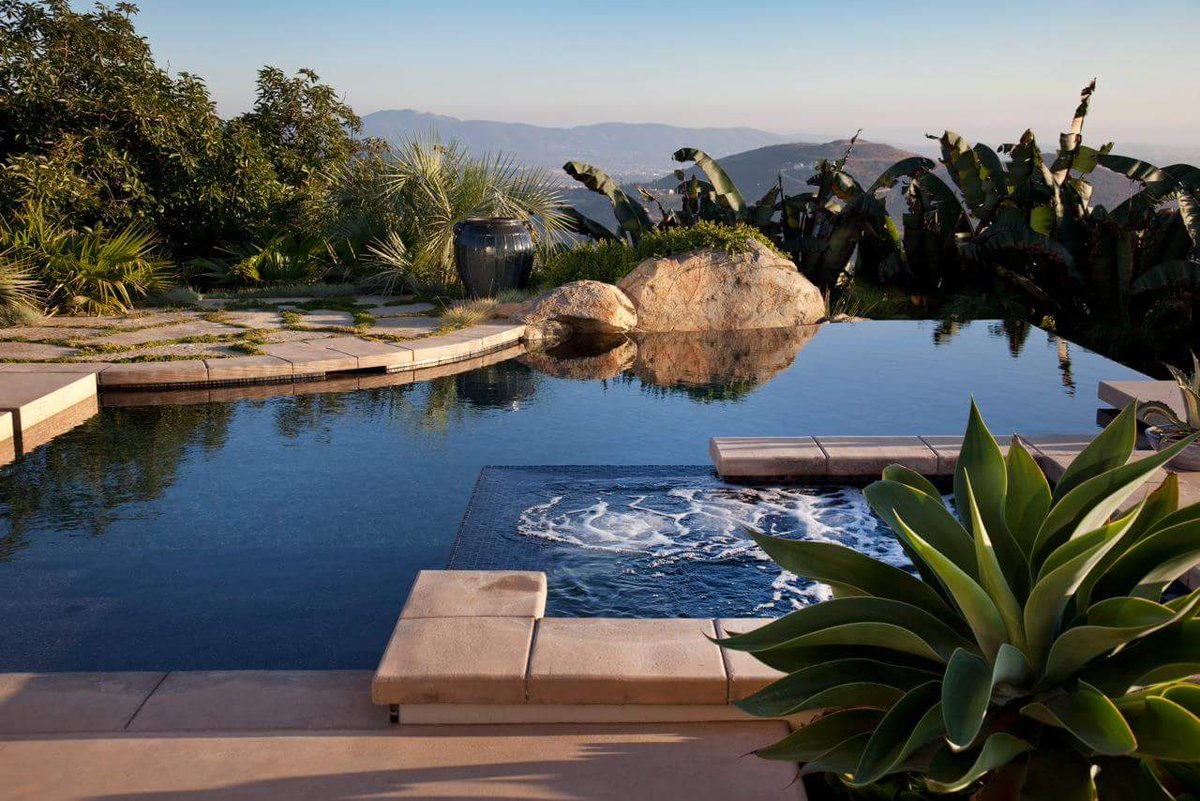 Weekend inspiration. Thank you, SWD Master and GENESIS Co-founder <a href="/TheQuestarPools/">Questar_Pools</a> for the beauty.  #infinityedgepools #luxurypools #weekend #beauty #swimmingpools