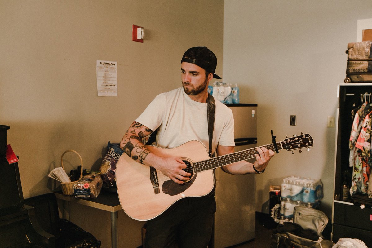 AllTimeLow's tweet photo. Last night in Wallingford, CT was amazing! We were there; we know! Always grateful to @ashleyophoto for the photos (more on FB as usual). We're getting ready to kick things off for tonight's show. See you soon!! https://t.co/jwZwhZMCck