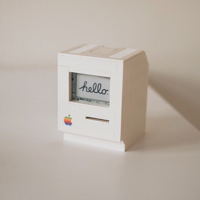 fubiz's tweet image. Cute LEGO Replica of an Old Macintosh by Jannis Hermanns #fubiz #design #apple #mac #lego #sculpture
Mention @fub… bit.ly/2oIafxJ…