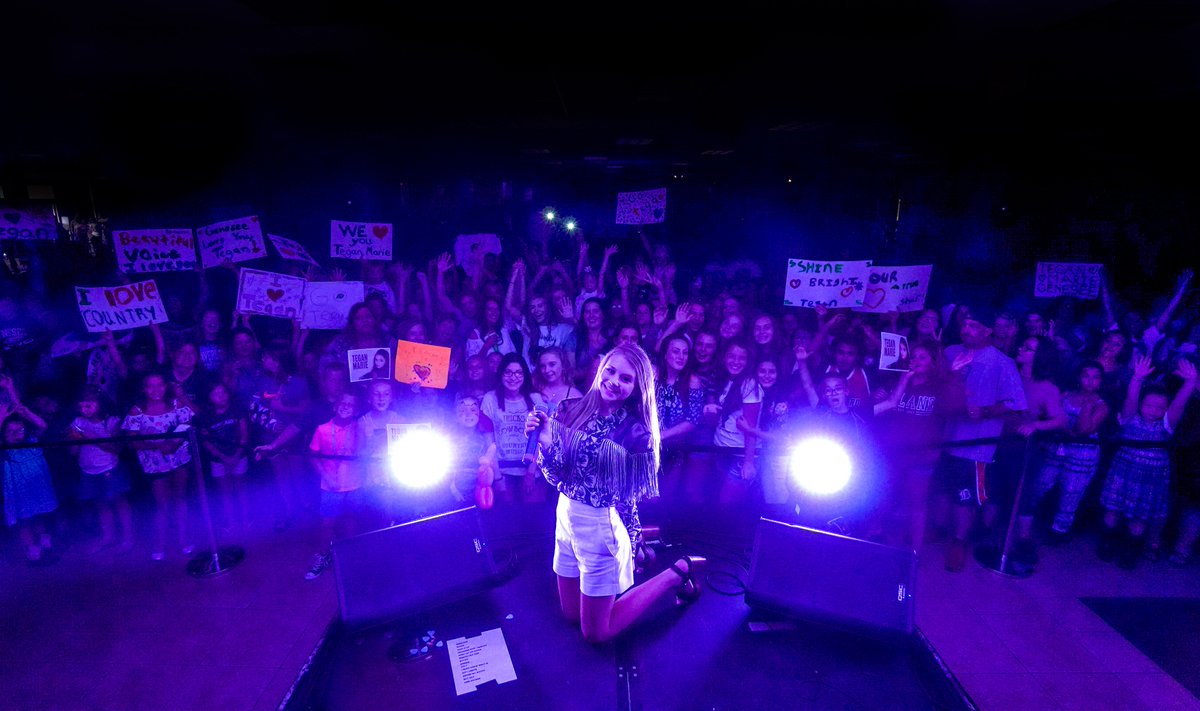 TeganMarieMusic's tweet image. Last night in my hometown was a DREAM COME TRUE!! Thank you to all of my friends, family, and fans in Flint who came to the show! Thanks to @Shop_GVC and @nashfm951 for having me! I'll never forget this night xoxo