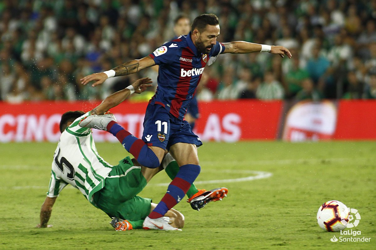 LaLiga's tweet image. ¡IM-PA-RA-BLE! 🌶

#RealBetisLevante