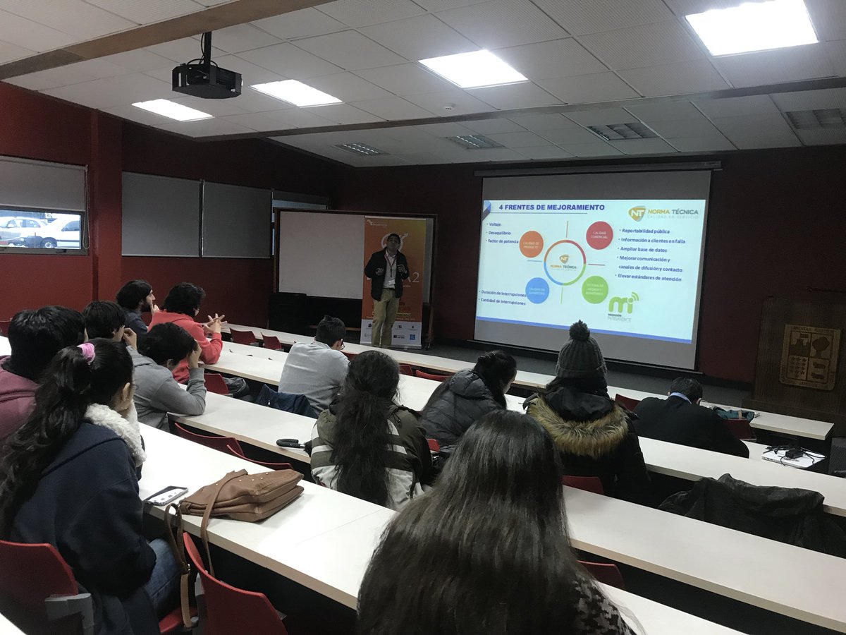 Feriainnova's tweet photo. Expone Mauricio Moraga de SAESA en la II Versión de la Feria de Innovación #INNOVA #INNOVA2 🧡💚 https://t.co/763RSLaMxp