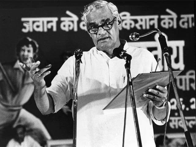 FreedomMadesh's tweet photo. मौत की उमर क्या है? दो पल भी नहीं, 
ज़िन्दगी सिलसिला, आज कल की नहीं। 
मैं जी भर जिया, मैं मन से मरूँ, 
लौटकर आऊँगा, कूच से क्यों डरूँ?
आपको लौटना होगा #अटल_बिहारी_वाजपेयी जी,
इस देश को शिद्दत से आपका इन्तजार रहेगा!#AtalBihariVajpayee #AtaljiAmarRahen https://t.co/3rQftpvfoe