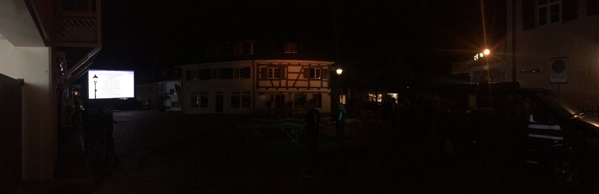 Die Abräumarbeiten sind in vollem Gange.