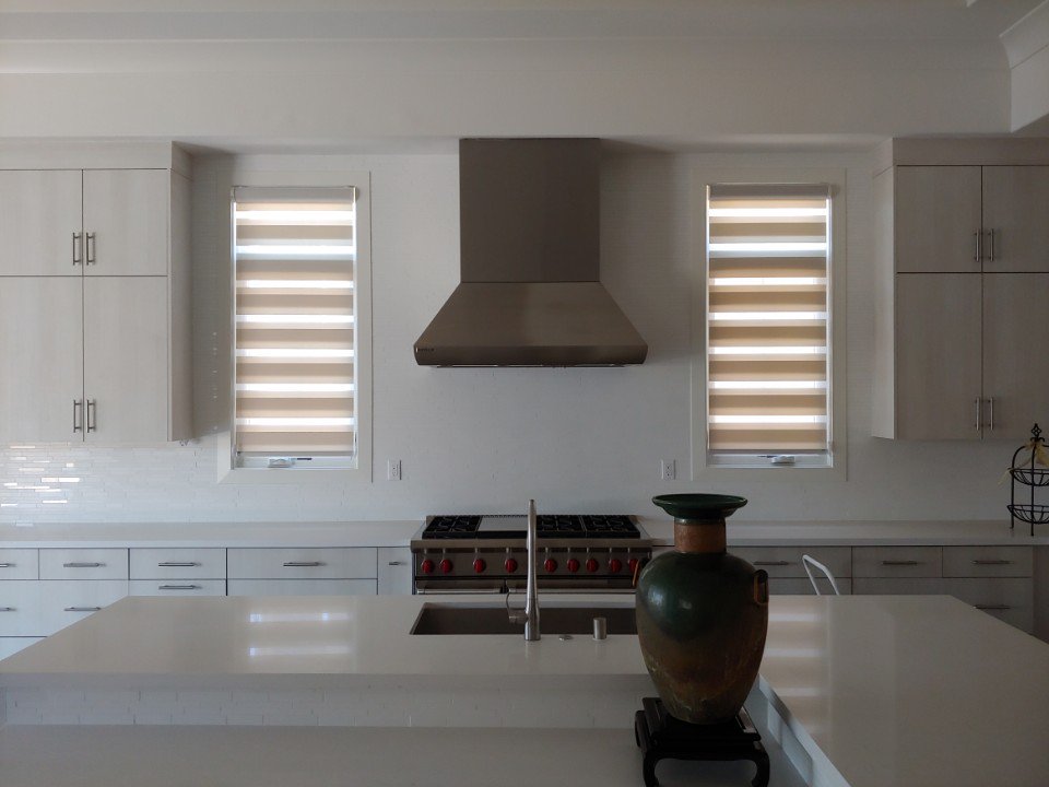 ABlindsInc's tweet image. Just moved in? We&apos;ve got the #windowtreatments for your living room, kitchen, bathroom, closet, garage, you name it! #combiblinds #lightfiltering #bioshades #blockoutshades #fireretardant