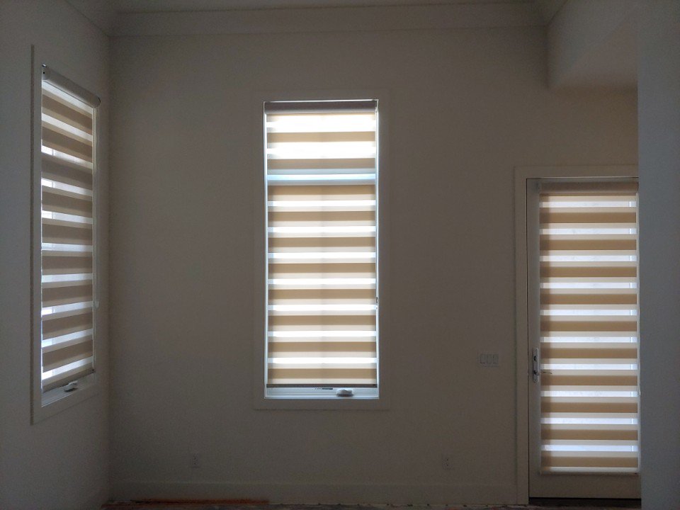 ABlindsInc's tweet image. Just moved in? We&apos;ve got the #windowtreatments for your living room, kitchen, bathroom, closet, garage, you name it! #combiblinds #lightfiltering #bioshades #blockoutshades #fireretardant