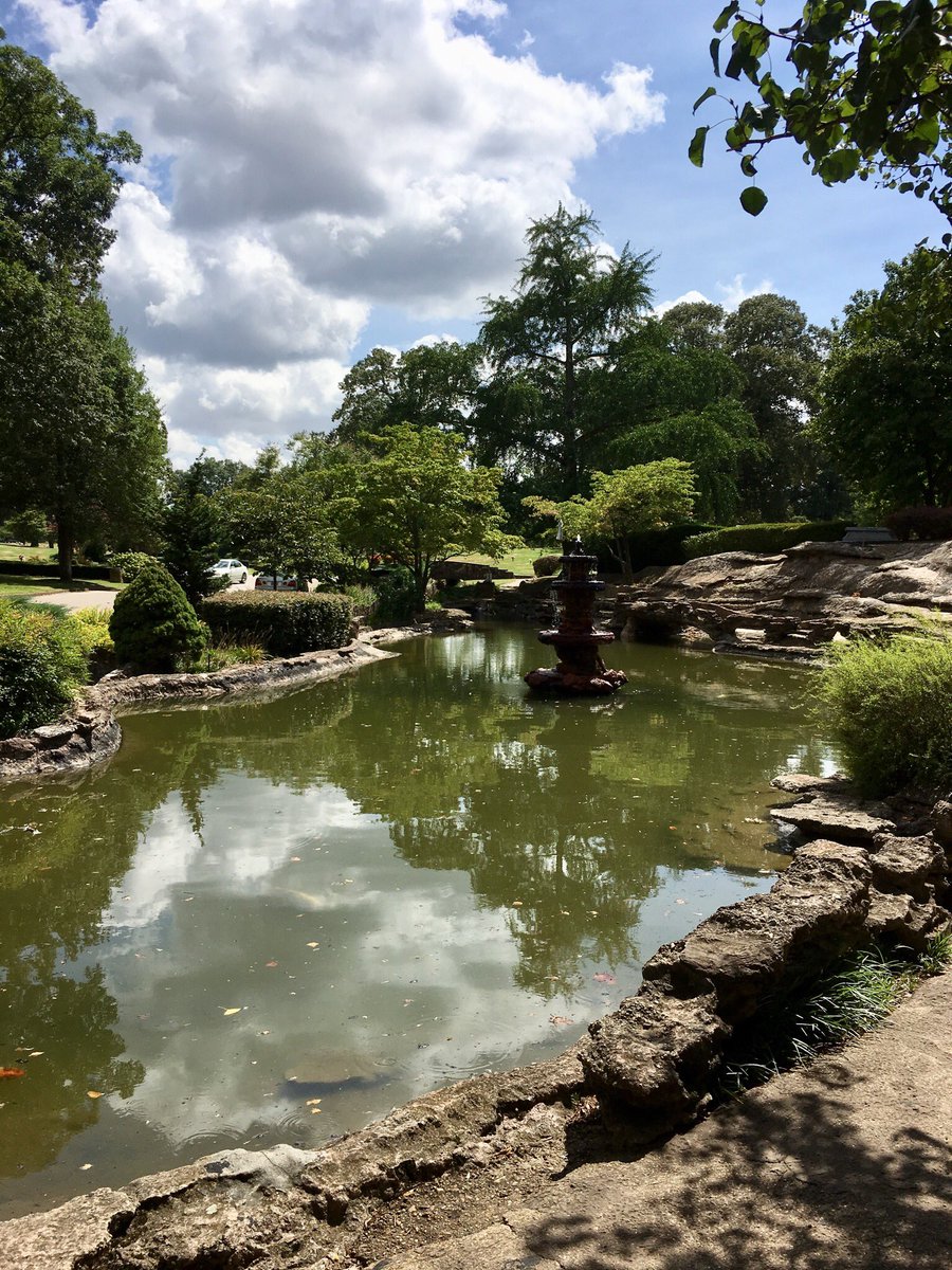 DeenasDays's tweet photo. Saw the Crystal Shrine Grotto and graves of Red West, Marshall Grant and Sam Phillips.
#ElvisWeek2018 #Memphis #Elvis #Graceland #TCB⚡️ #ElvisWeek18 https://t.co/NJaXnucCZs