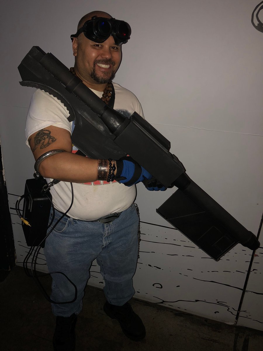 FandomBarLV's tweet photo. The remastered version of AKIRA was perfect! 2 hours before the viewing, Joe decided to make the Arasaka HLR-12X Heavy Laser Rifle with Dani! An #AkiraFandom night indeed! :-) #MFBLV #Fandom #Cosplay #MFBcosplay #LetsFandom #DTLV #LasVegas #FandomMovieNight #Akira https://t.co/YGu38LyeKd