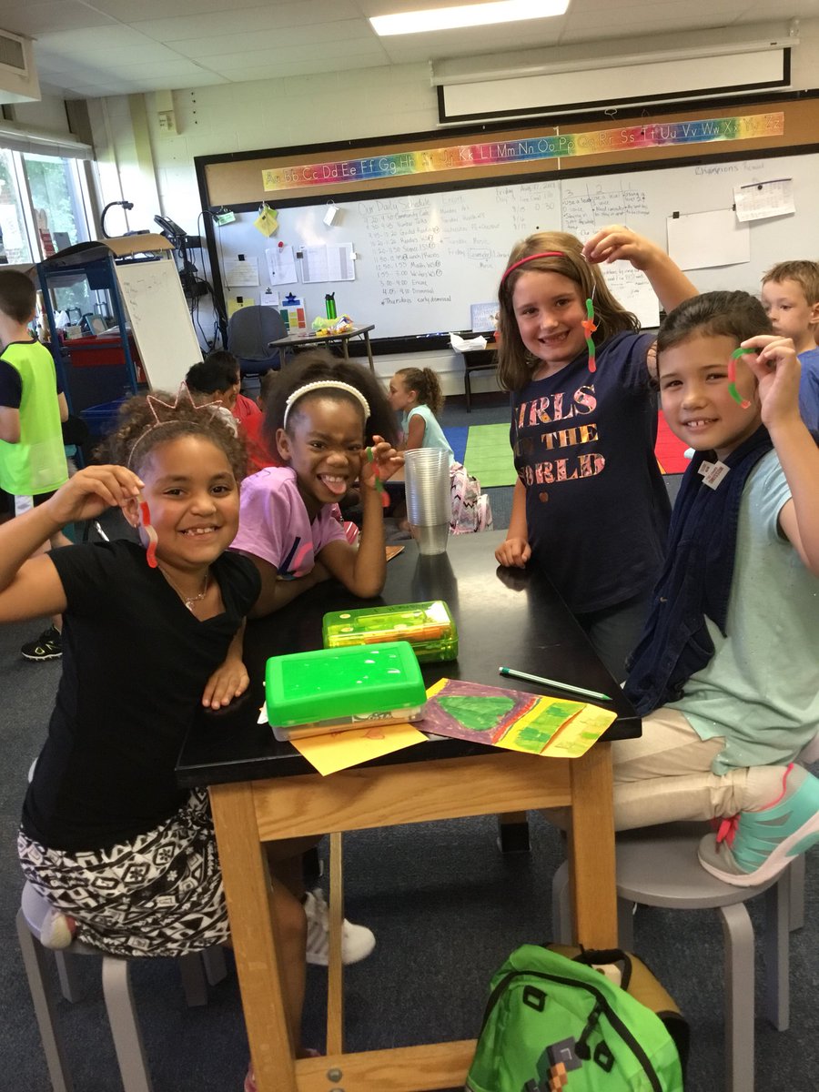 Teamwork makes the dream work! @LWPawPride  #LWPawPride #STEMchallenge #saveFreddy