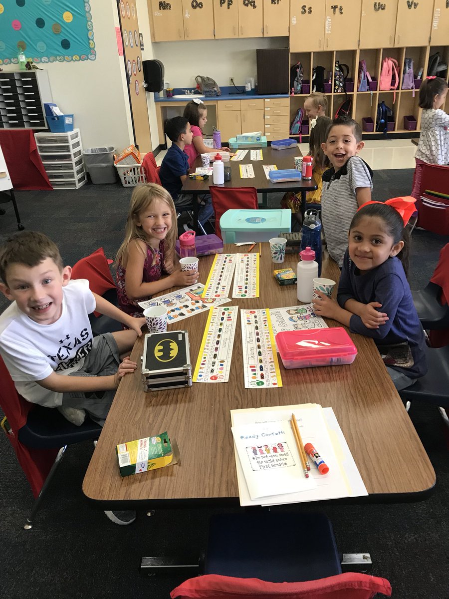 WilliamsClass12's tweet image. We had a great first week in first grade!  #carsonstars