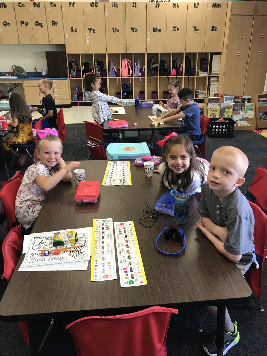 WilliamsClass12's tweet image. We had a great first week in first grade!  #carsonstars