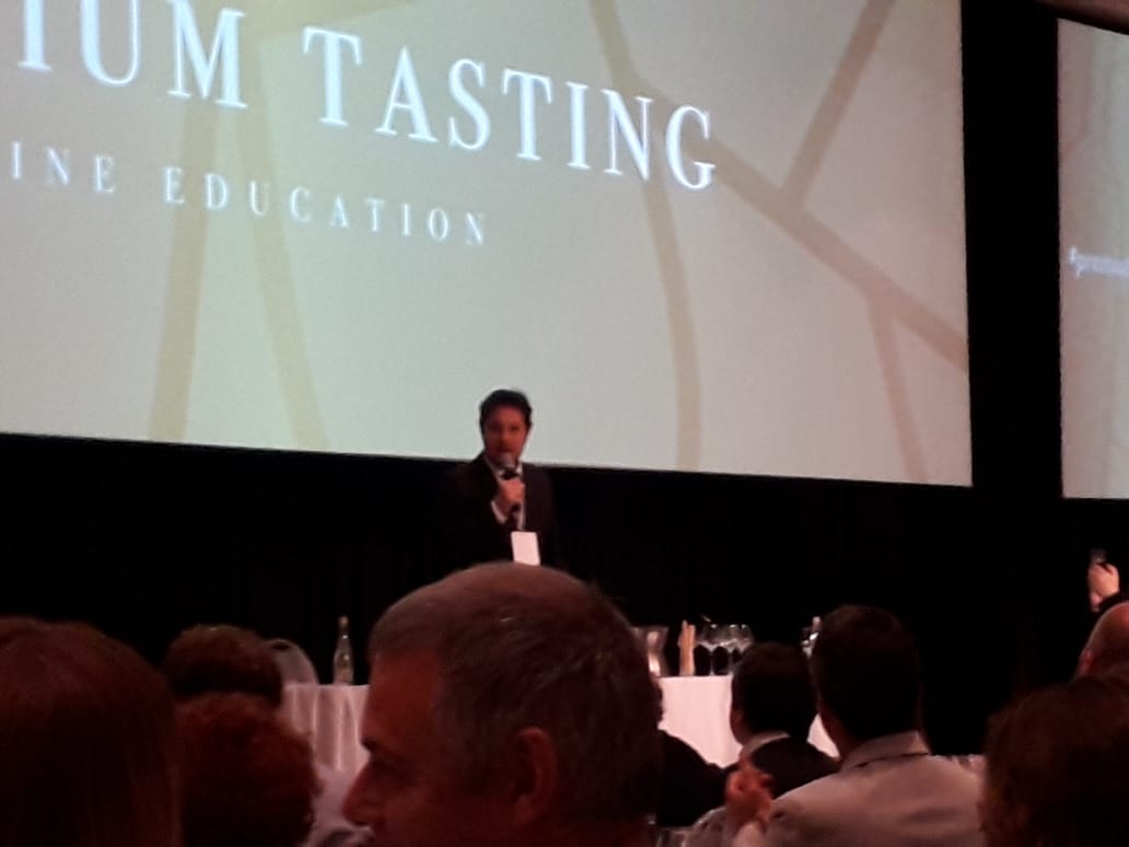 club_placeres's tweet photo. Seguimos con nuestro recorrido por #Mendoza #Argentina. Nos encontramos en @PremiumTasting donde se reúnen una gran cantidad de viñas a presentar sus mejores vinos. En esta ocasión los socios de #ClubPlaceres dicen presente en este gran evento.
#tasting #Wine #Winetasting #Wines https://t.co/uwMX36AhdQ