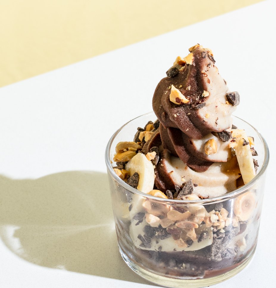 Virtuous_Pie's tweet image. 🚨🍦POP UP ALERT!  🍦🚨This Sunday, August 19th is National Soft Serve Ice Cream Day, so naturally we're popping up with a BUILD YOUR OWN SUNDAE BAR at our @WesbrookVillage location! Choose either chocolate, hazelnut, or a swirl of both, plus three toppings to dress it up with!