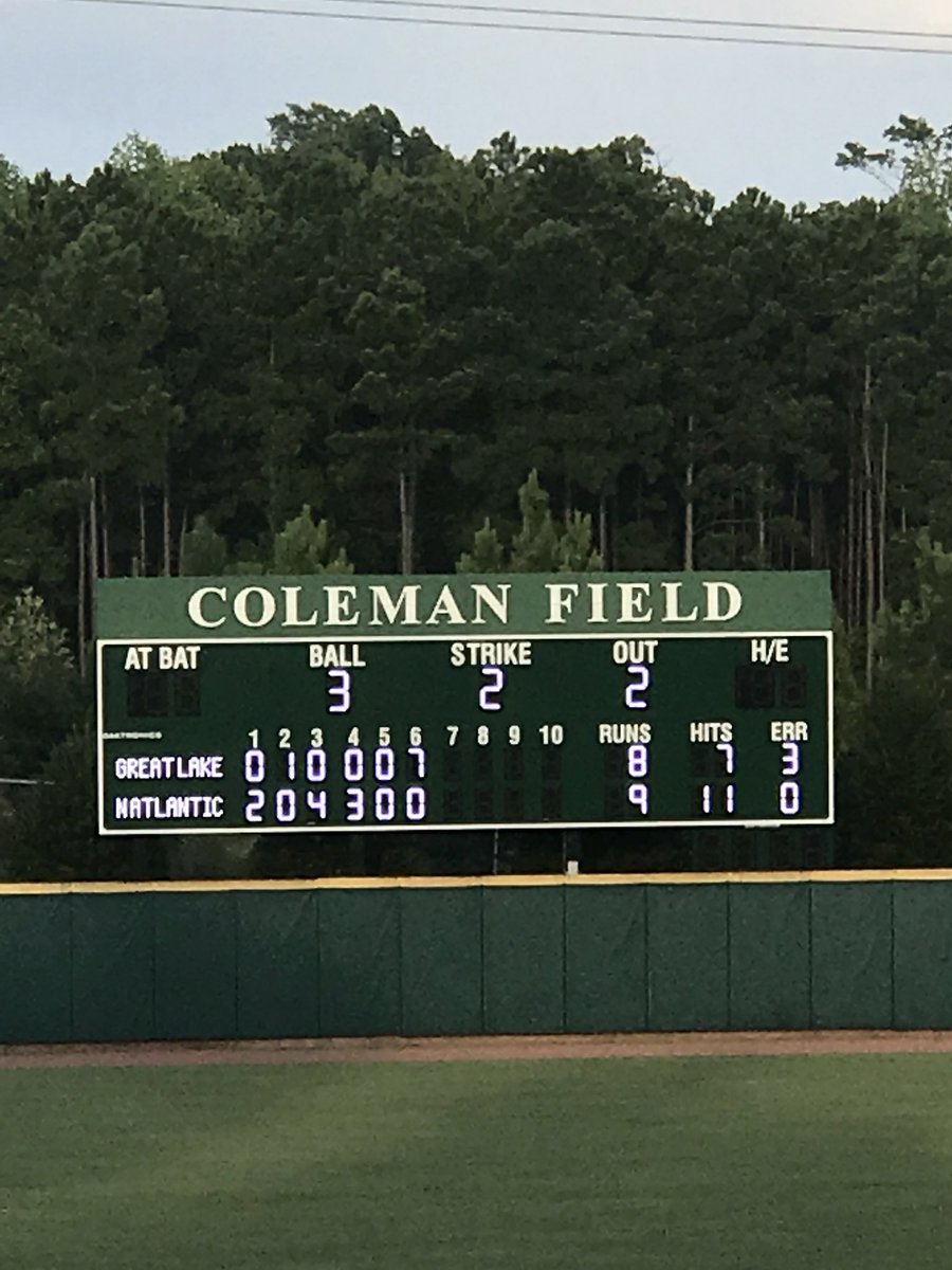 North Atlantic 15U holds off @GreatLakesNTIS 9-8 victory! Onto the Final 4!