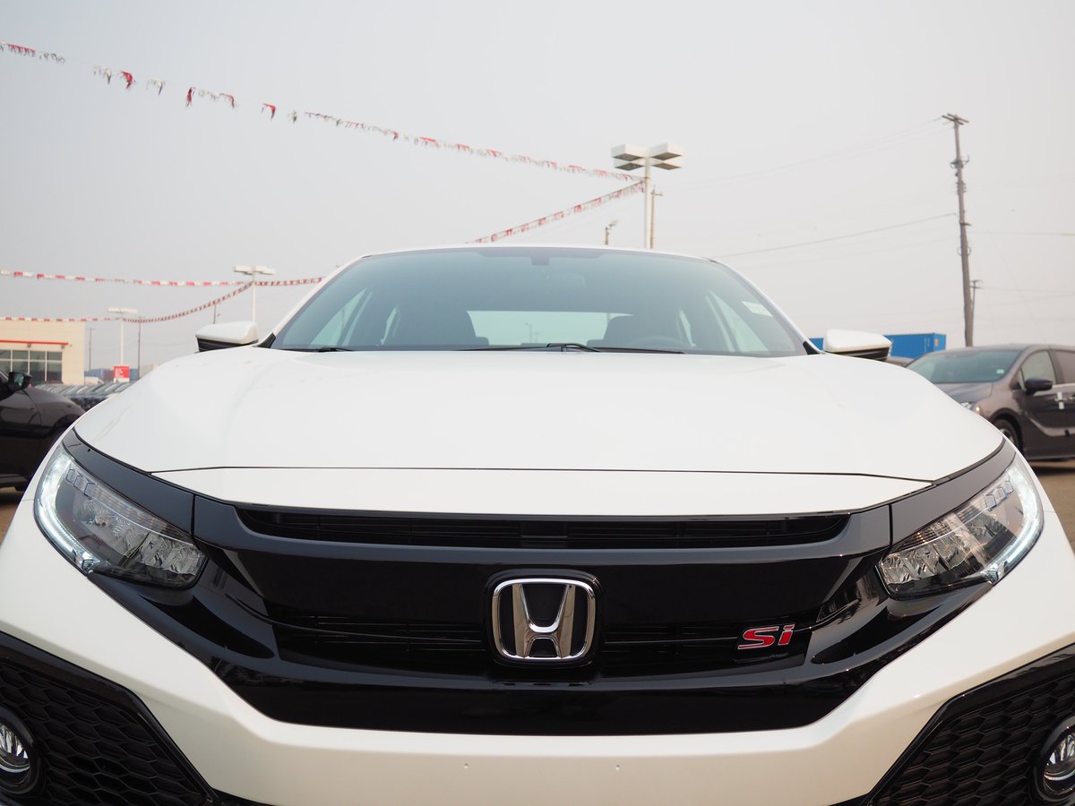 AlbertaHonda's tweet photo. Toothy grins and Friday! πMaybe because it's the 2018 Honda Civic Si, and a Honda Factory Performance Vehicle to boot - sporty looks and tenfold performance! #abhonda #honda #HFP #hondalife #yeg #alberta #fastcarsfriday #TGIF ποΈποΈποΈπ₯π₯π₯
Have a great weekend Alberta! https://t.co/GH50oJdAA3