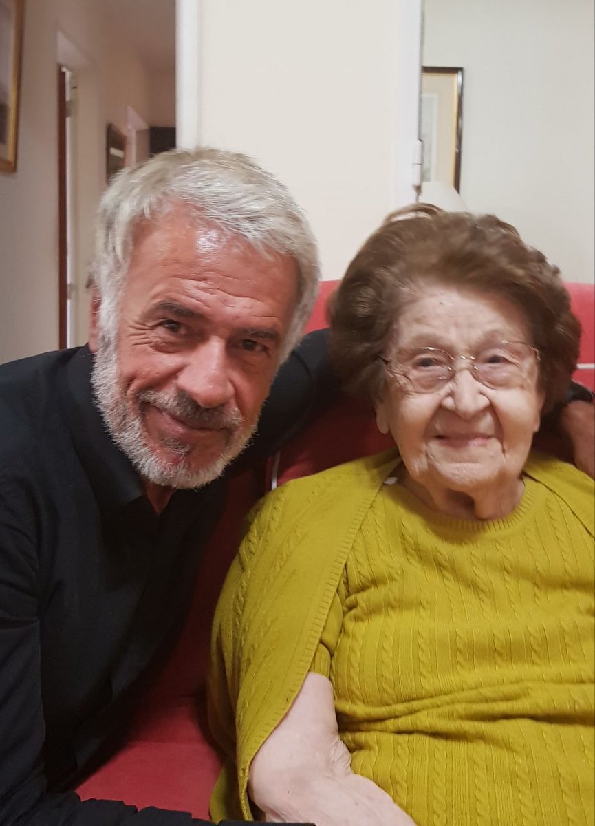 Feliz de ver a mi mamá llena de vitalidad y alegría a sus 98 jóvenes años !