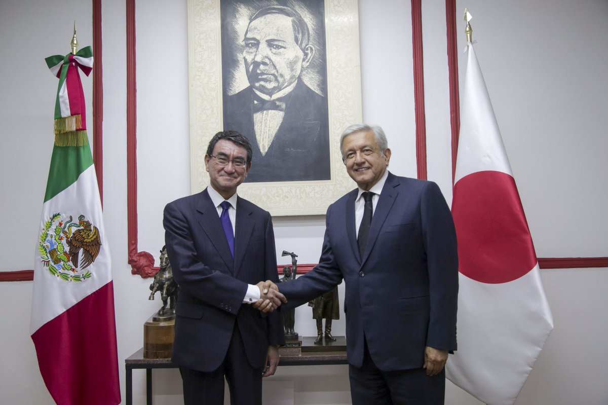 Hoy conversé con Tarō Kōno, canciller de Japón. Tratamos asuntos de cooperación económica, comercio, protección civil (prevención ante terremotos), participación en organismos multilaterales, solución pacífica de controversias, independencia y autodeterminación de los pueblos.