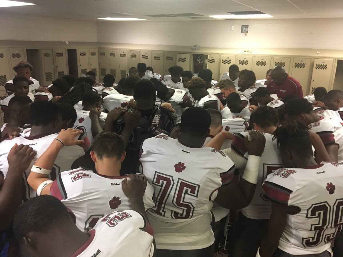 LVilleWildcats's tweet image. Tonight, we’re not just representing all Wildcats but we also are responsible for carrying the flag for Mississippi away from home. We will do our state proud tonight &amp;amp; everyone back home in Louisville. Here we go. #GF9 #AllForMS