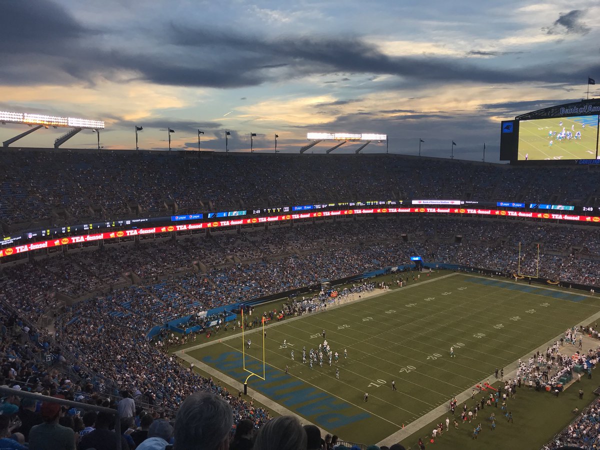 Robinson08Stacy's tweet photo. @karaolsen29 @gregolsen88 love some panthers games https://t.co/H4WSW3PzzL