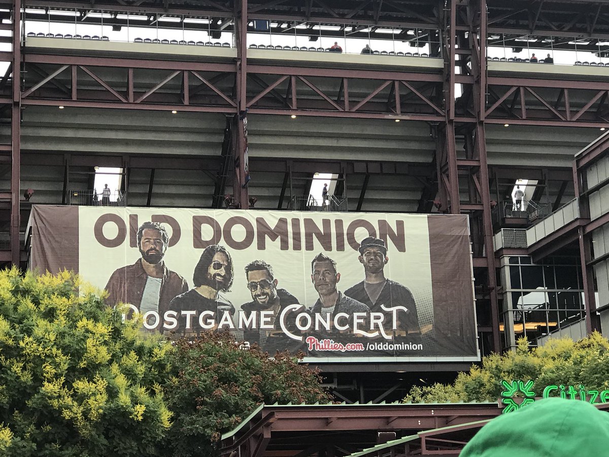 NLT1129's tweet photo. Waiting for @OldDominion after the @Phillies game. #PleaseDontRain https://t.co/LSVKwqLeKp
