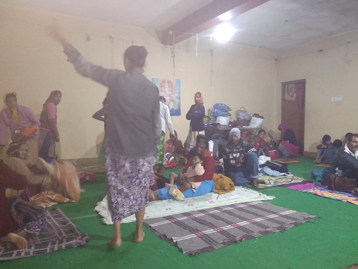 KodaguConnect's tweet photo. At this point of time Kodagu urgently needs clothes, ready-to-eat food items and drinking water more than monetary contributions. There could be gas cylinder shortage soon, so ready-to-eat food is preferred. #KodaguFloods https://t.co/zYMeq7zWtI