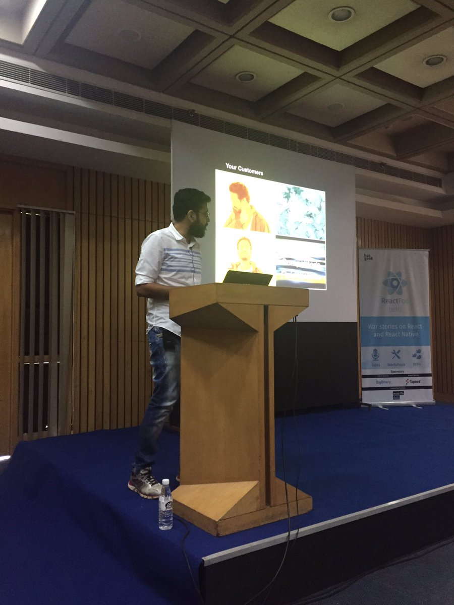 EtEesh's tweet image. Aziz talking about async rendered with cool memes #reactfoo