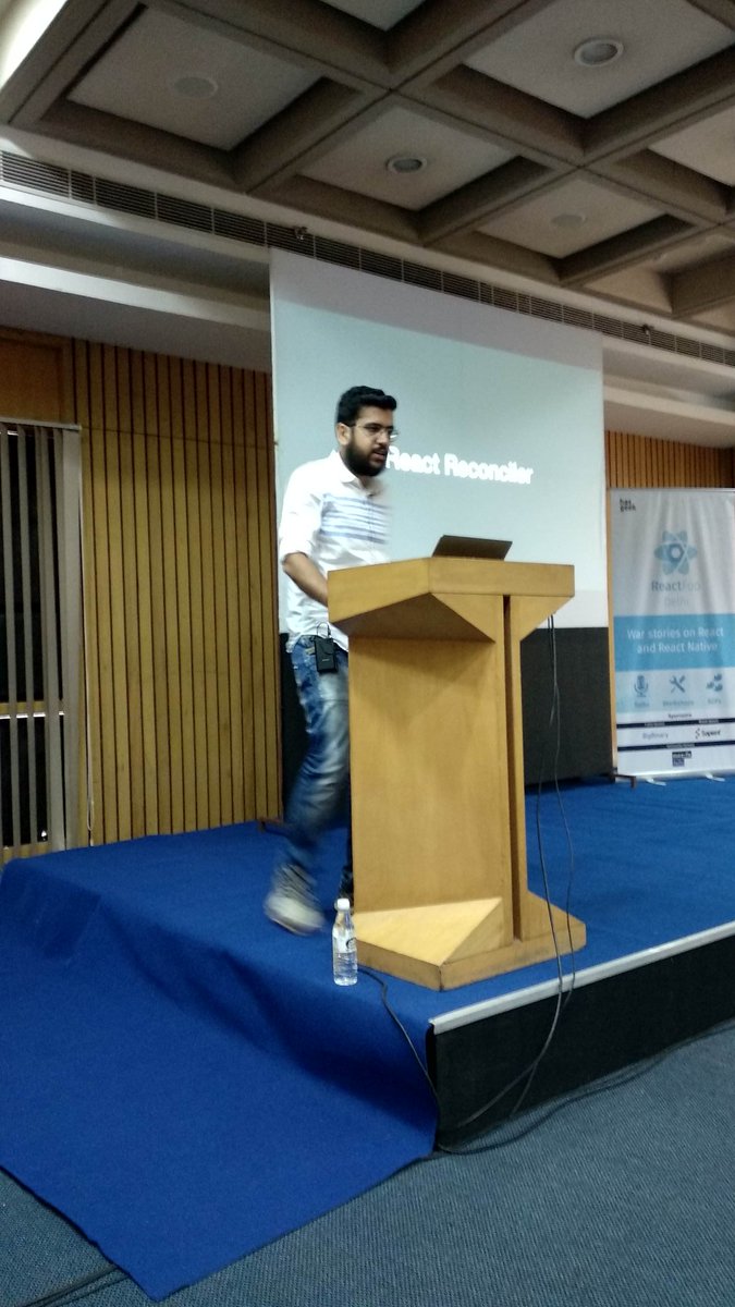 chakrihacker's tweet image. #reactfoo @azizhk110 is explaining about react async renderer with breeze