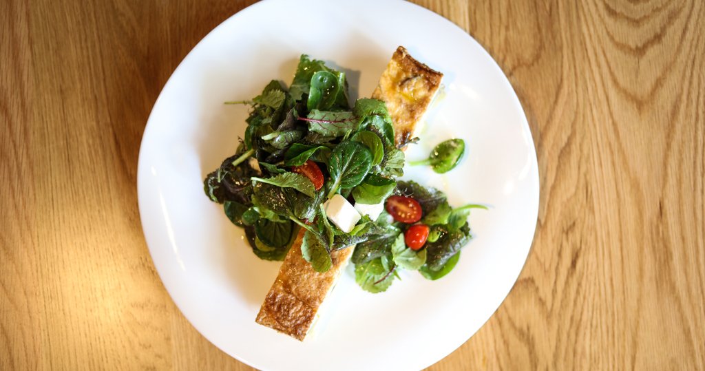 Crustless Quiche with all the greens. Did you dream you'd have this for breakfast this morning? We did.

#smakdeli #capetownfood #capetownfoodie #wheretoeatincapetown #lovecapetown #capetownmag #capetowninfo
