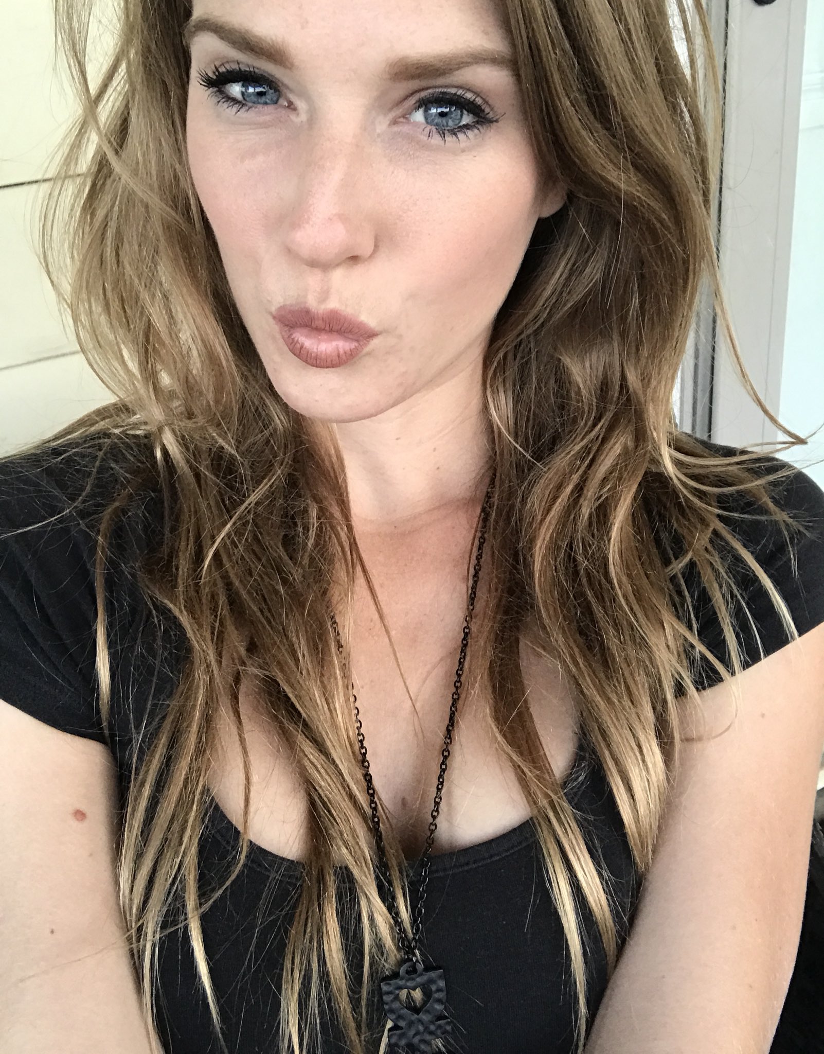 TW Pornstars - Ashley Lane. Twitter. 😘😘😘. 5:25 AM - 18 Aug 2018