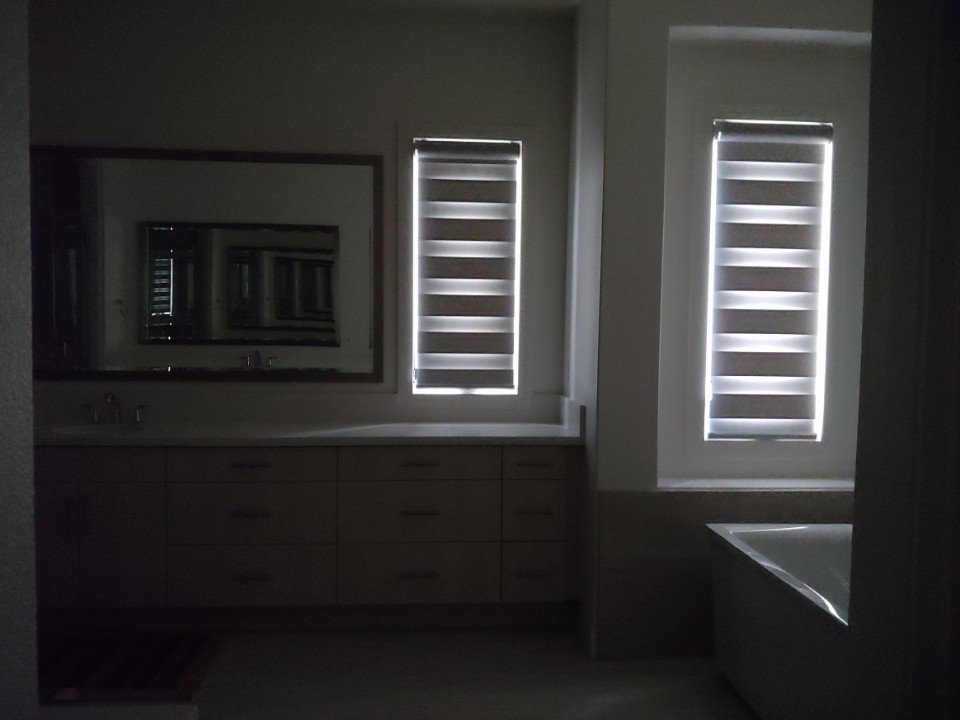 ABlindsInc's tweet image. Just moved in? We&apos;ve got the #windowtreatments for your living room, kitchen, bathroom, closet, garage, you name it! #combiblinds #lightfiltering #bioshades #blockoutshades #fireretardant