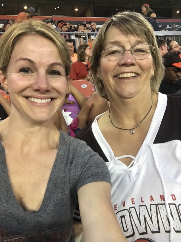 MsMeggiSue's tweet photo. #BUFvsCLE loving the game!! Go browns!! https://t.co/K1CXArxk4v