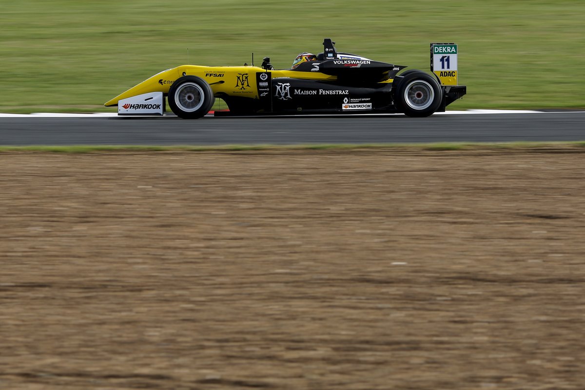 PistasArg's tweet photo. #automovilismo #F3Euro @sachafenestraz logró la pole para la primera carrera del sábado @fiaf3europe y largará sexto y tercero en las dos restantes https://t.co/yIfzwXiMRM https://t.co/D8qodzaAkL