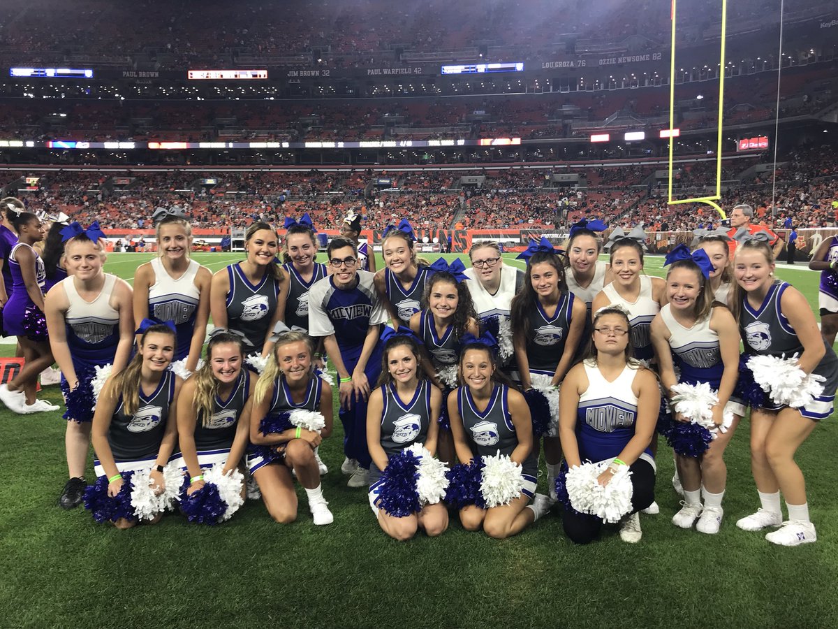 MidviewCheer's tweet image. Our Sparkle team had a great time performing at the Browns game tonight! #BrownsGiveBack #SparkleEffect 🏈