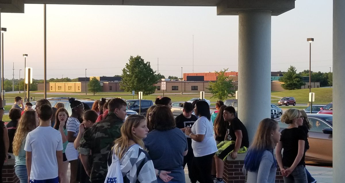 STUCOBingham's tweet photo. The end of a great #firsttwodays #backtoschool @BinghamBears #ptsamixer #BearsRising🐾💙🐻 #isdstrong https://t.co/T47TFaBBRC