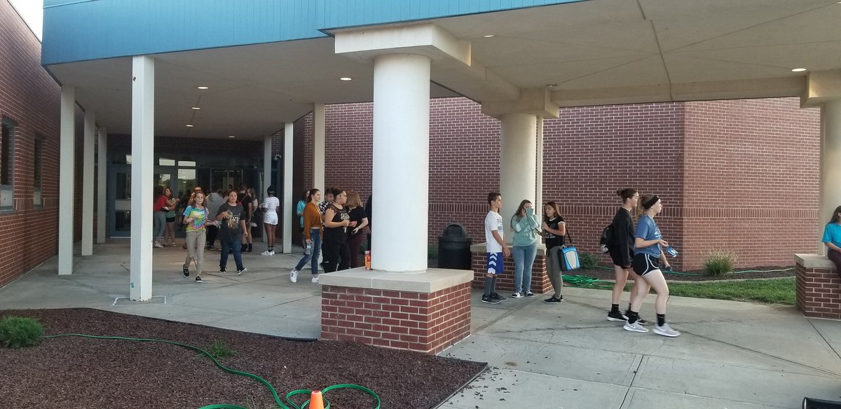 STUCOBingham's tweet photo. The end of a great #firsttwodays #backtoschool @BinghamBears #ptsamixer #BearsRising🐾💙🐻 #isdstrong https://t.co/T47TFaBBRC