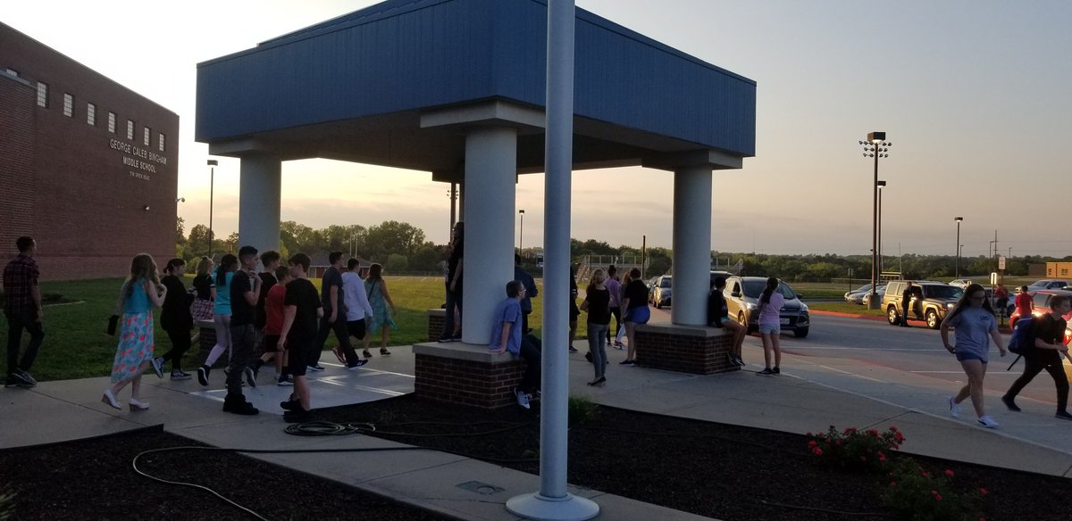 STUCOBingham's tweet photo. The end of a great #firsttwodays #backtoschool @BinghamBears #ptsamixer #BearsRising🐾💙🐻 #isdstrong https://t.co/T47TFaBBRC