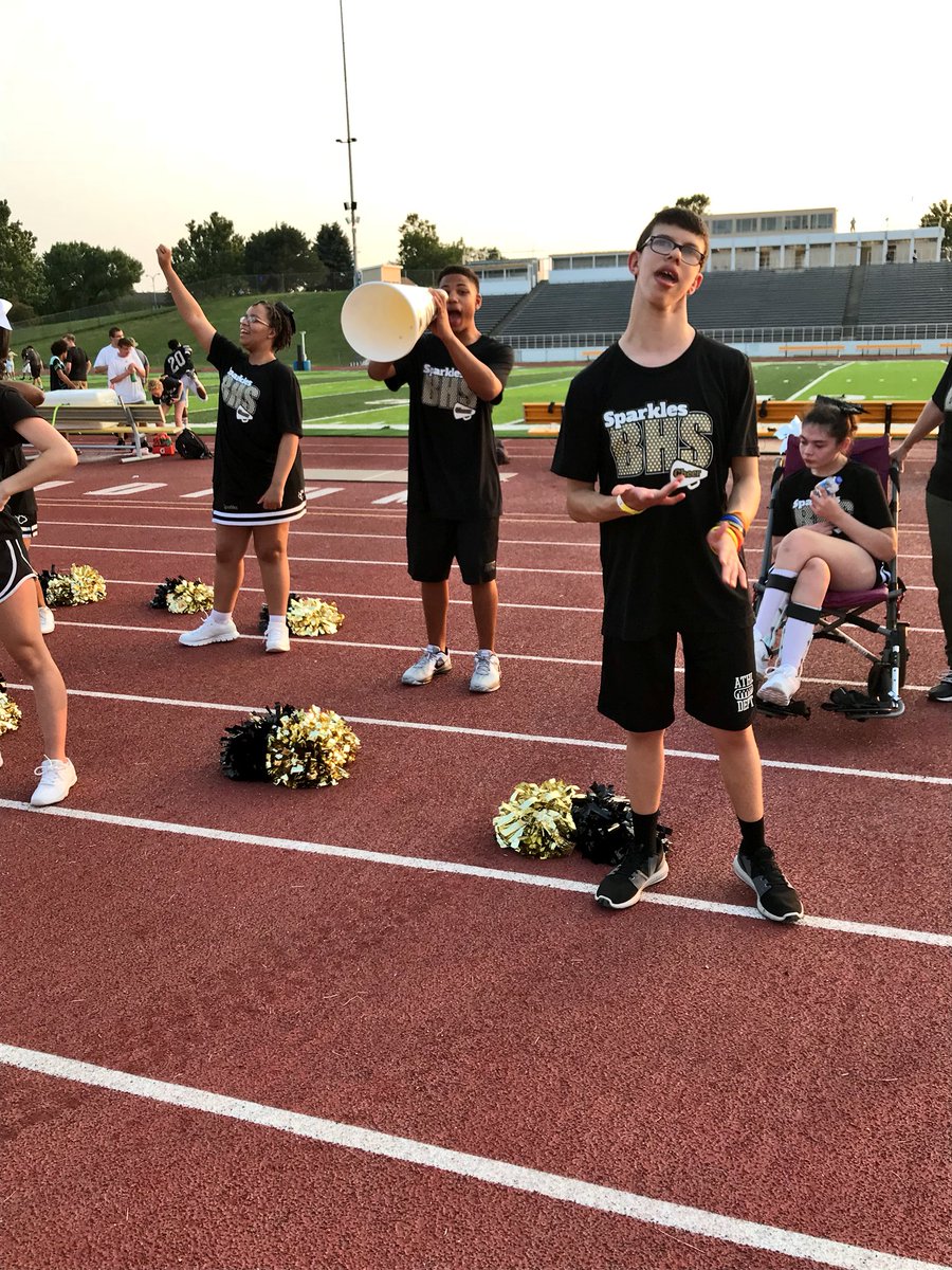 Sparkles_BHS's tweet photo. We had so much fun tonight at the @OPS_Burke Black and Gold Game! We’re ready for the season! 🖤🏈💛 #Sparkles https://t.co/34Cv5tzkGE