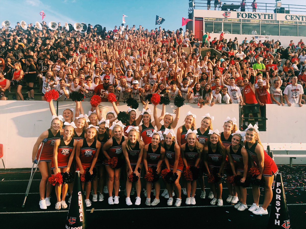 FCHSCheerDawgs's tweet photo. First game of the season, and it feels good to be a Dawg!! 🐾 #chouse #beatChamblee https://t.co/NQwVgkLIRn