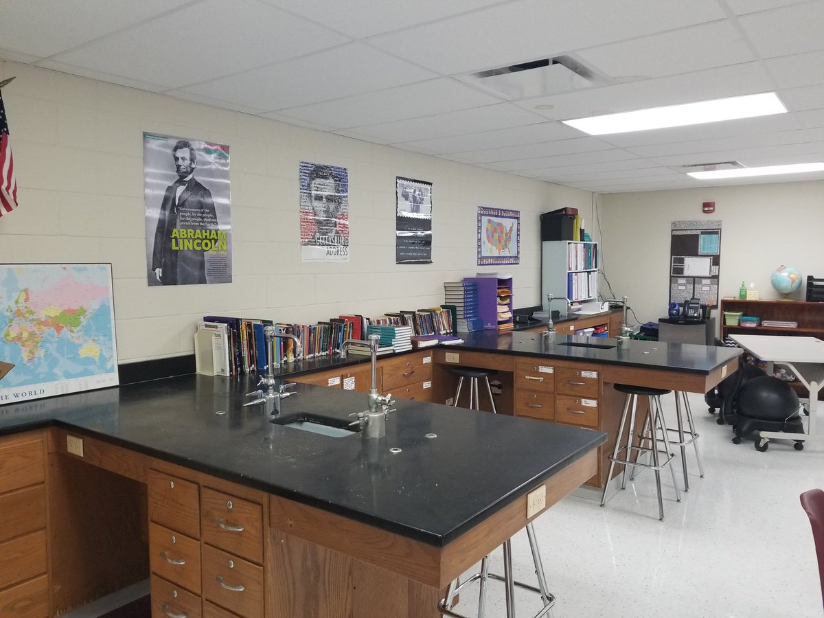 beth3petric's tweet photo. #redbud132 it's about time to open the doors to the newest chapter for my career.  Red Bud High School,  here I come! https://t.co/Hnsh7vCtMp