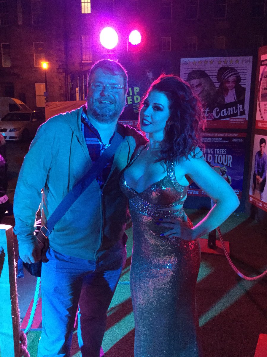 Dirkus17's tweet photo. #edfringe Show 64: trying to see one of almost everything. Since I’m #teammeryl thought I’d try out some cabaret with @TheIvyPaige. Feared Friday night would be full of horrific drunks, but wasn’t. Show was funny, silly and yes, sexy. Great voice, and loved the Coming Closer song https://t.co/3dqspTySa2