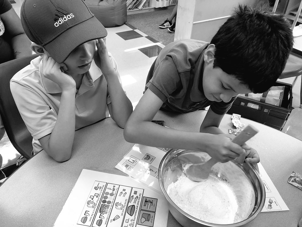 zacevedo's tweet photo. #STEAM #communicationtraining #homemadeplaydoh #followrecipes #room133 #takingturns #happyteacher #speech #celebratingfirstweekofschool #stepbystep @zacevedo @hiddenoaksES @helman127 https://t.co/R4b8cm8wBH