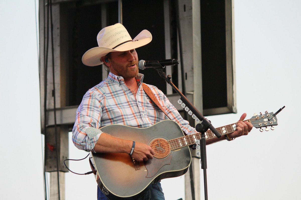 ChanceyOfficial's tweet photo. We had a great night in Douglas. Thank you all!  Tonight we are in Gooding, ID. Come get western with us! #countrymusic #RodeoColdBeer @CinchJeans @CrownRoyal https://t.co/2j3vi1GNhM