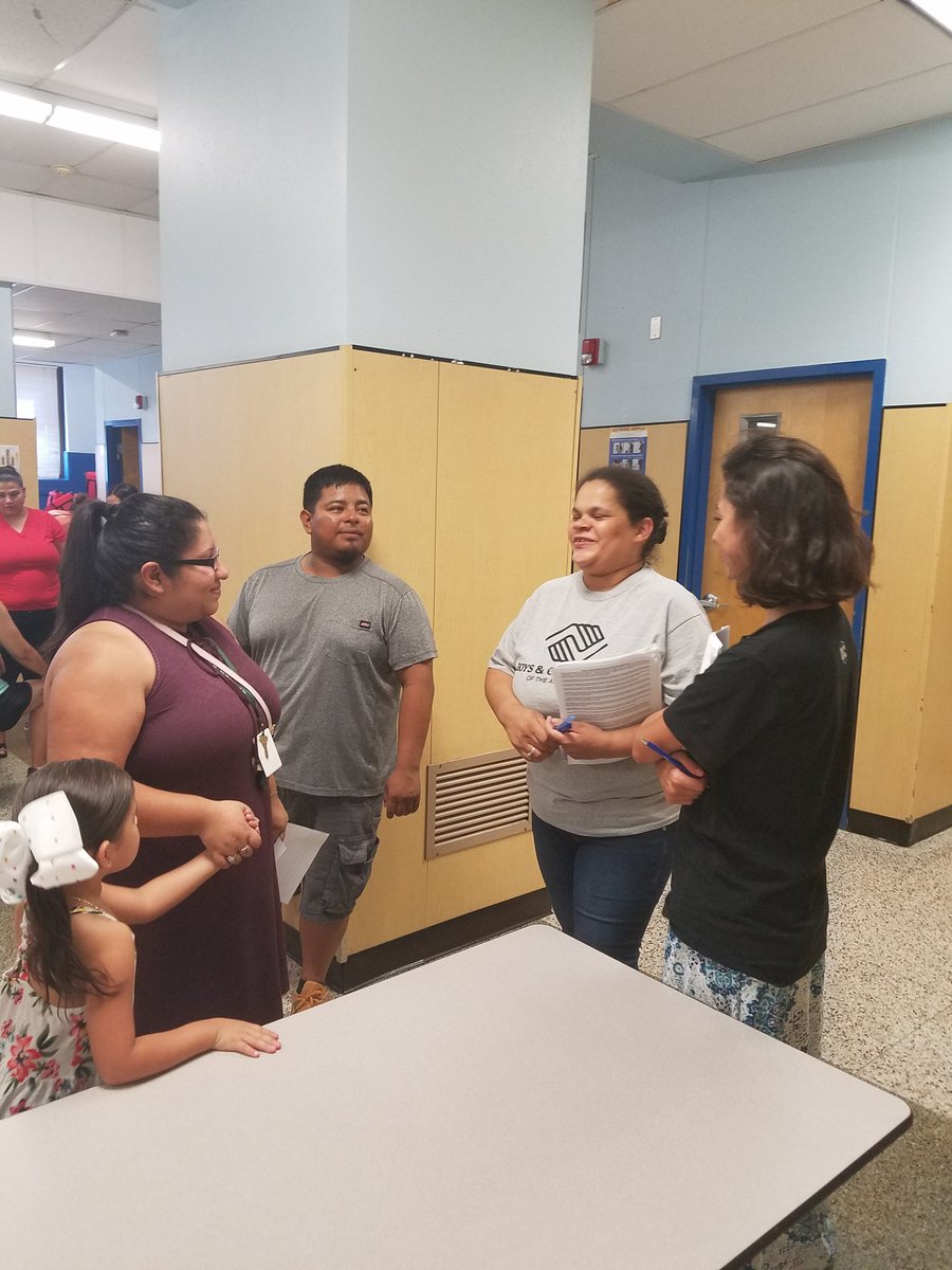 JoseLMejia452's tweet photo. Great turn out at meet the teacher night. Thanks Zavala parents @aisdparents @VivaZavala https://t.co/uaDt0m0vdn