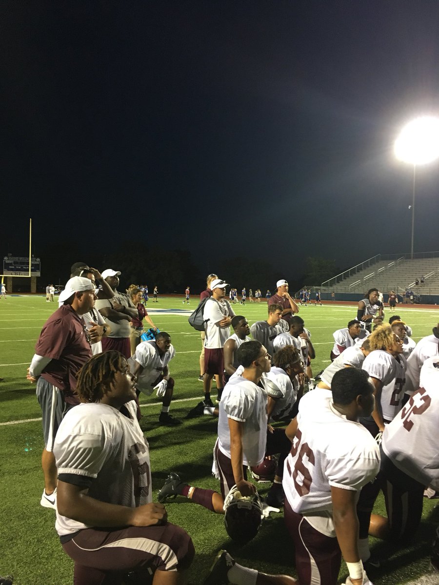 HornetAthens's tweet photo. Hornets had a GREAT scrimmage tonight in Emory. Offense &amp; defense both played HARD on all levels. #EAT @AHS_Hornets @AthReview @coach_essary @AaronLCarroll @Coach_Hayes3315 @Athens_ISD @KETK_MikeA https://t.co/2CCaClGiKW
