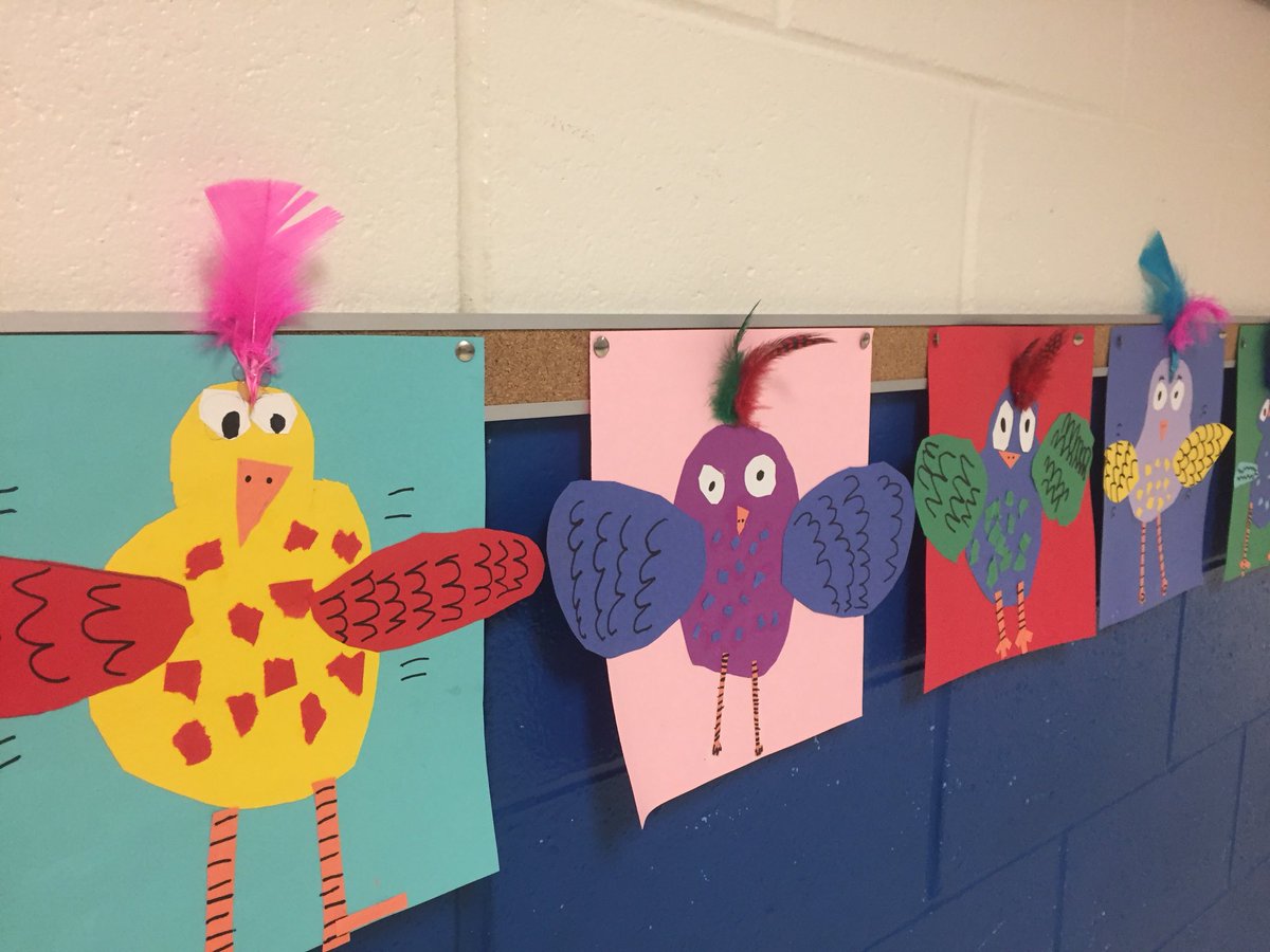 K/1st grade birds up in the hallway! 🐦 #tweet
