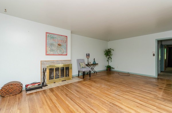 SoldByAnAngel's tweet photo. Fantastic Duplex in desirable Salt Lake City. This well kept duplex is  beautifully landscaped and updates throughout! https://t.co/cA3ZPrSq40