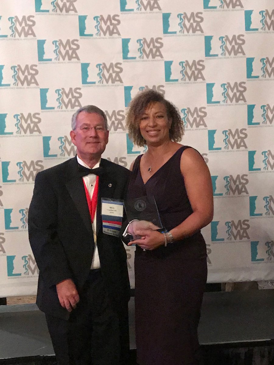 GeraldGmacmd's tweet photo. Shawn receiving her Doctor if Distinction award from Dr. Grantham https://t.co/567ehVErZh