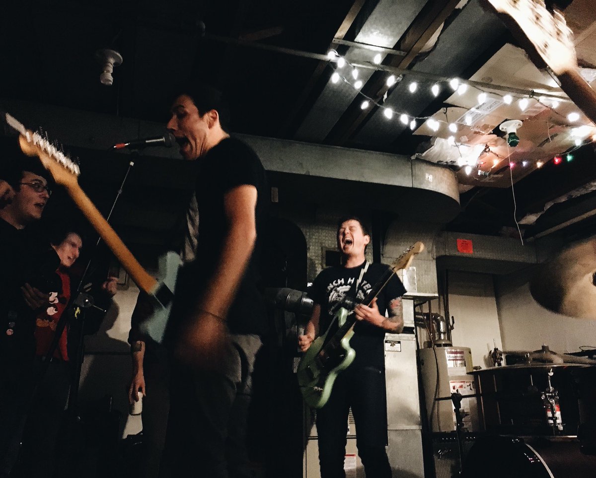 bradxgunnarson's tweet photo. #10YearsOfSiggies • Signals Midwest in Minneapolis, MN (2016) and Gainesville, FL (2014) • @SignalsMidwest @maxwellstern #signalsmidwest #basementshow #thefestfl #tour #ohio #cleveland #tinyengines https://t.co/6vxWtadXry